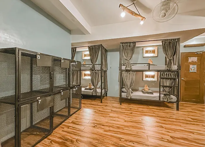 Outpost Hostel - Coron