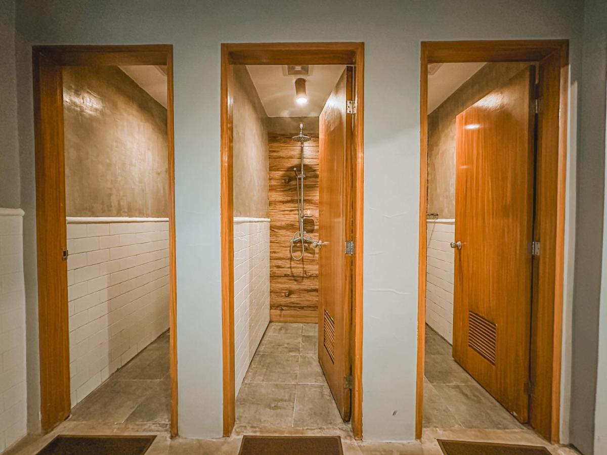 Outpost - Hostel Coron
